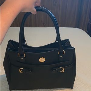 TOMMY HILFIGER PURSE! ACCEPTING OFFERS!!